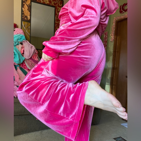 Size 4x stretchy hot pink velour crop set - Picture 4 of 6